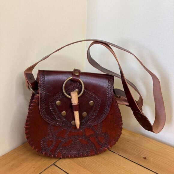 Tooled Leather Purse Small Shoulder Bag Embossed Design Wood Closure 6.5 Tall - Picture 7 of 7